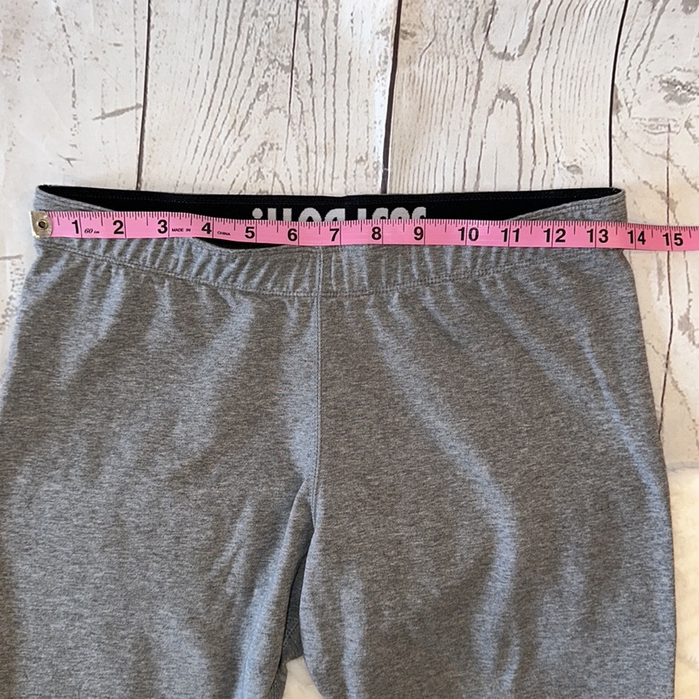Nike Gray Cropped Capri Leggings Stretch Pants Size Medium - Picture 8 of 10